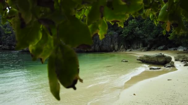 Тропический пляж. Карамойские острова, Филиппины . — стоковое видео