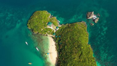 Yüz Ada Ulusal Parkı, Pangasinan, Filipinler