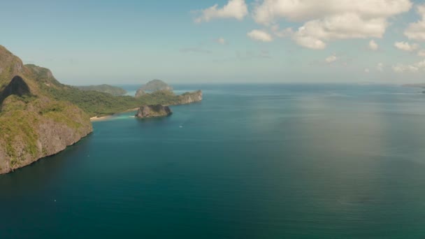 Przylądek morski z tropikalnymi wyspami El Nido, Palawan, Filipiny — Wideo stockowe