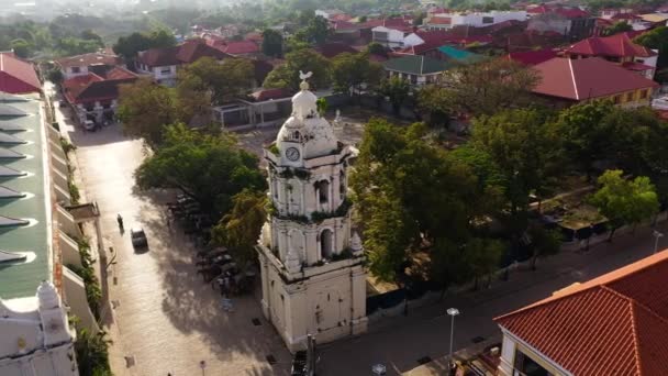 St. Paul katedrális Vigan városban, Fülöp-szigetek. Vigan katedrálisok spanyol gyarmati harangtorony. — Stock videók