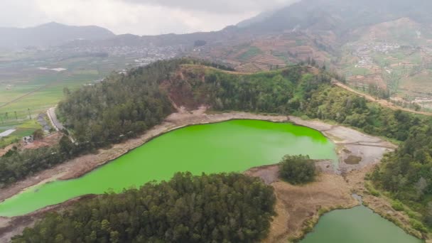 Telaga warna lago a plateau dieng — Video Stock