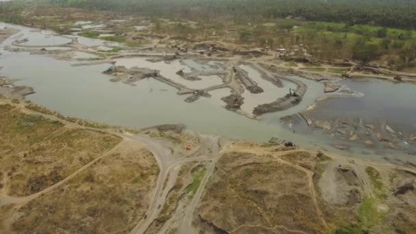 Czyszczenie i pogłębianie przez pogłębiarki na rzece. java, Indonezja — Wideo stockowe