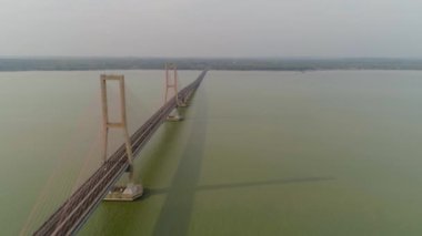 Surabaya 'daki asma kablo köprüsü