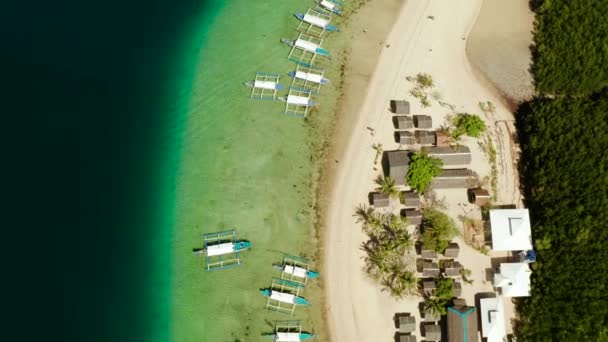 Trópusi sziget homokos stranddal. Palawan, Fülöp-szigetek — Stock videók