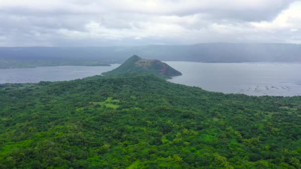 Cratere del lago al vulcano Taal. Filippine. — Video Stock