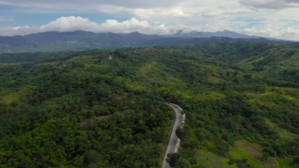 Filipinas paisagem montanhosa e estrada . — Vídeo de Stock
