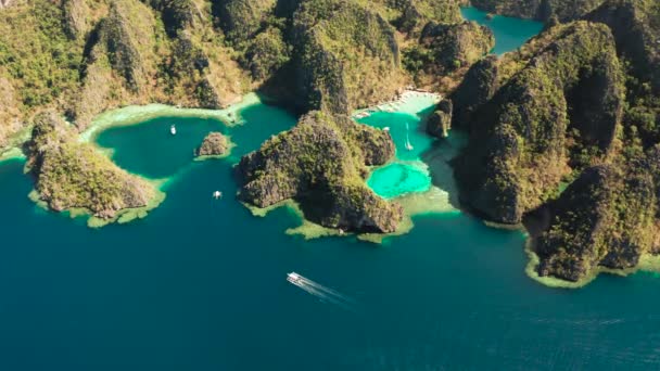 Paisaje marino con lagunas y agua turquesa — Vídeos de Stock