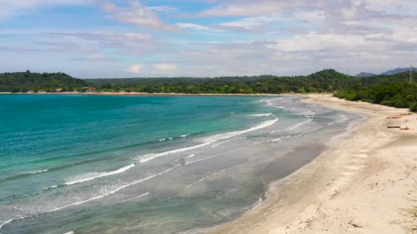 Hermosa laguna y amplia playa de arena. Isla de Luzón, Filipinas . — Vídeo de stock