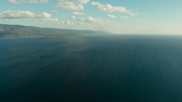 Seascape, ilha e céu com nuvens, Cebu, Filipinas. — Vídeo de Stock