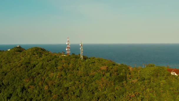 Torre de telecomunicaciones, antena de comunicación en Asia — Vídeo de stock