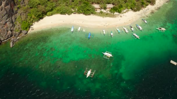 Tropický ostrov s písečnou pláží. El nido, Filipíny — Stock video