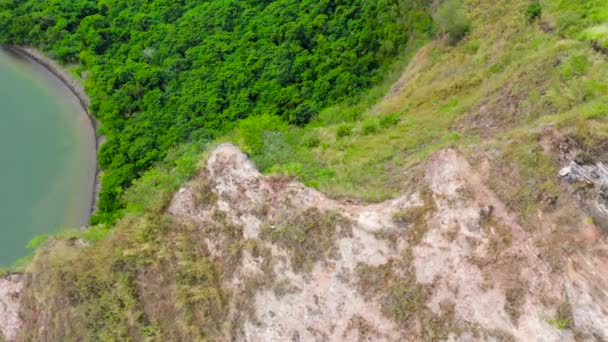 Вулкан Тааль з паруючим фумаролом. Тагайтей (Філіппіни). — стокове відео
