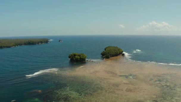 海に浮かぶ熱帯の島々. — ストック動画