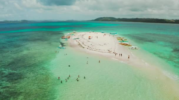 Тропічний острів з піщаним пляжем. Острів Год (Сіаргао) — стокове відео
