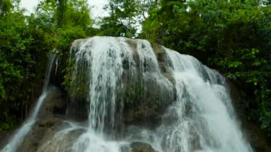 Güzel tropik şelale Filipinleri, Cebu