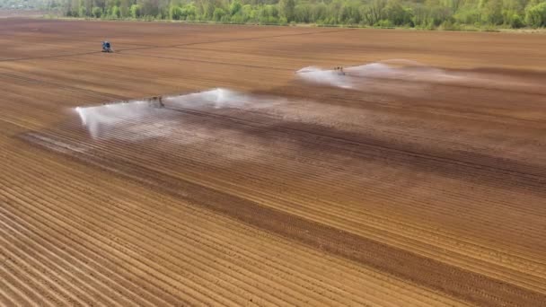 Sistema de irrigação em terras agrícolas. — Vídeo de Stock