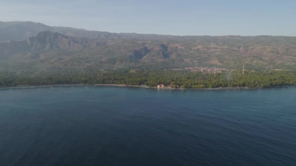 Paisaje marino con playa tropical — Vídeos de Stock