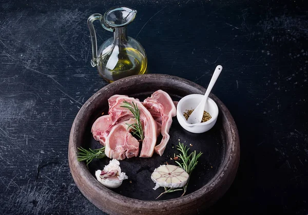 Chuletas de cerdo crudas — Foto de Stock