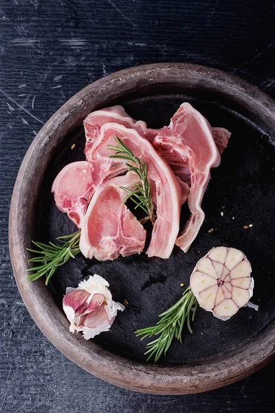 Chuletas de cerdo crudas — Foto de Stock