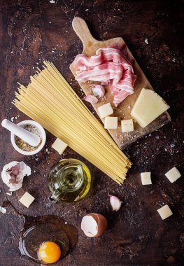 Makarna Carbonara malzemeler