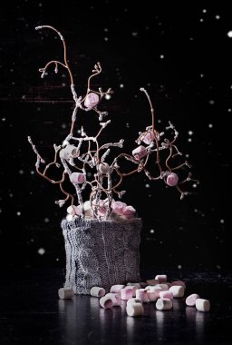 Hatmi ağaç dekorasyon ile