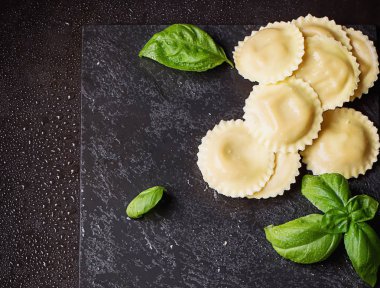 Taze makarna ve mantı yapılmış ev