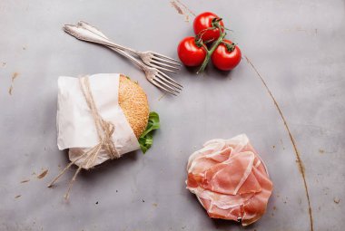 Simit Prosciutto ile
