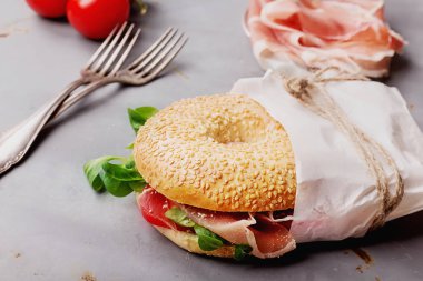 Simit Prosciutto ile