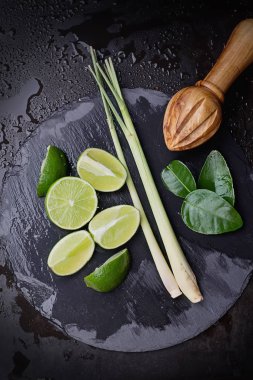 Limonu, yaprakları ve limon kayrak yönetim kurulu