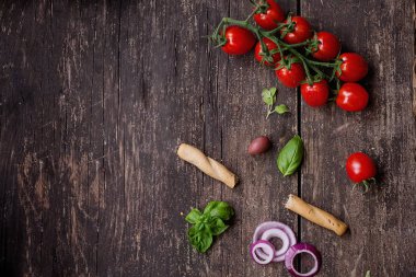 Grisini domates salatası