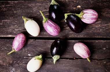 Küçük üç renk patlıcan