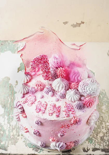 紫やピンクの豪華なバースデー ケーキ — ストック写真