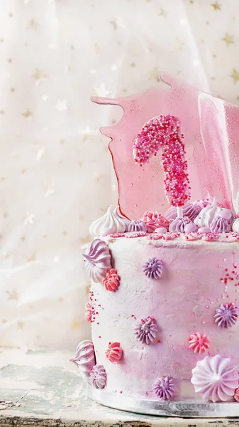 Roze en violet fancy verjaardagstaart — Stockfoto