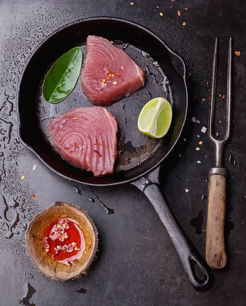 Bistecche di tonno crudo — Foto Stock