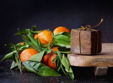 Noel mandalina ile leaveas