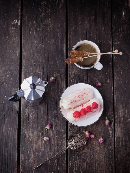 Home made eclairs — Stock Photo, Image