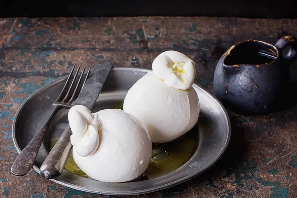 İtalyan Burrata peynir