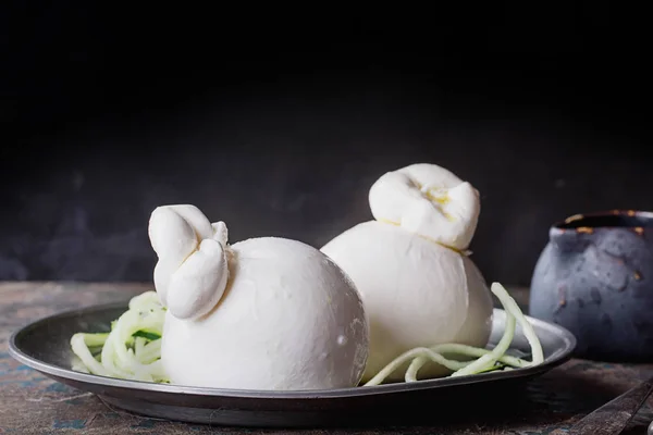 İtalyan Burrata peynir