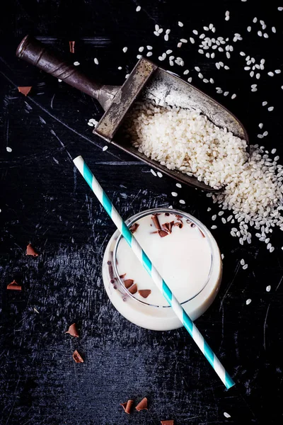 Kieliszek domowej roboty mleko ryżowe — Zdjęcie stockowe