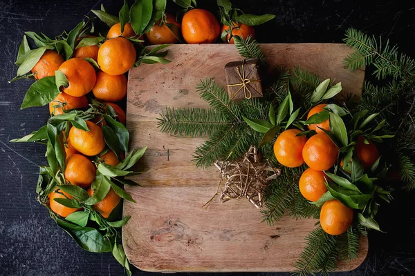 Tangerinas de Natal com folhas — Fotografia de Stock