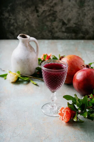 Jus Grenade Dans Verre Dans Cruche Avec Des Fruits Grenade — Photo