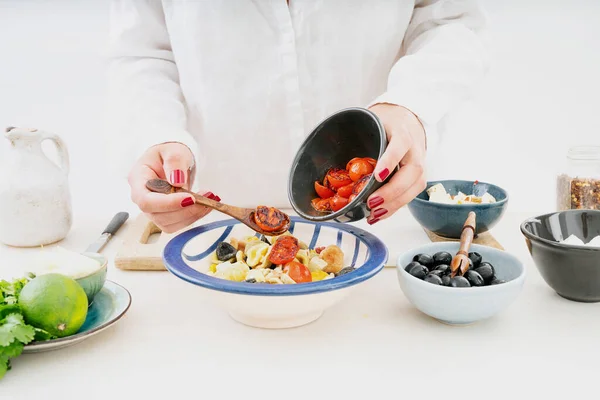 Traditional Italian Pasta Salad Orecchiette Arlecchino Roasted Tomatoes Onion Black — Stock Photo, Image