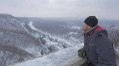 Sviatogorskaya Lavra, pitoresk dağlar, sanat konusunda hava atan anıtın kışın gözlem güverteden yer alan bakarak sakallı dindar