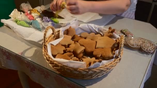 Preparaciones para colorear pastelería — Vídeo de stock