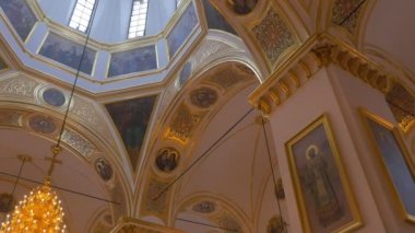 Christian Ortodoks din ve içinde muhteşem dekorasyon ait bir kilise, bir güzel ve yüksek kubbe tavan