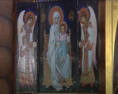 Üç simge Triptych Saint Mary ve Kiev, Ukrayna Bütün azizlerin Ortodoks tapınağında iki melek ile katıldı