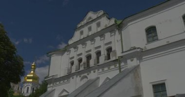 Yaz aylarında aşağı atış Uspensky Sobor kadar Kiev Pechersk Lavra ile onun eski binalar ve büyük ve küçük altın kubbe
