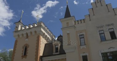 Masal yaz aylarında gündüz Kiev akademik kukla tiyatrosu muhteşem doğa ile seyir muhteşem bir görünüm