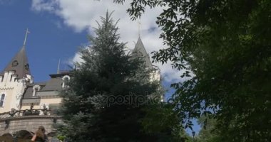 Masal yaz aylarında gündüz Kiev akademik kukla tiyatrosu muhteşem doğa ile seyir muhteşem bir görünüm