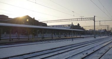 Uğursuz ve depresif kış akşamları bak Konotop Railway Station vagon fabrikasında kalıntıları